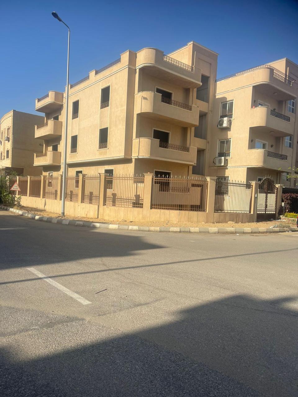 نصف فيلا للبيع على حديقة بالبنفسج 11 - Image 2